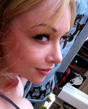 18 year old girl Arwen Gold loses her virginity after her car breaks down